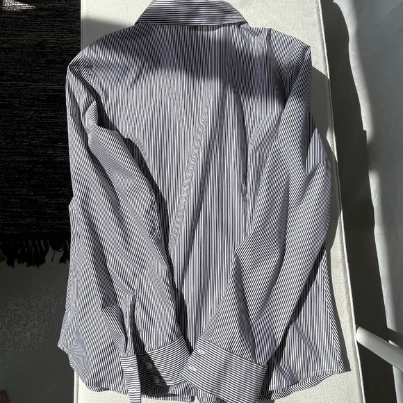 Jones New York (M) 100% cotton, no-iron, button-up shirt, perfect condition. - Picture 11 of 12